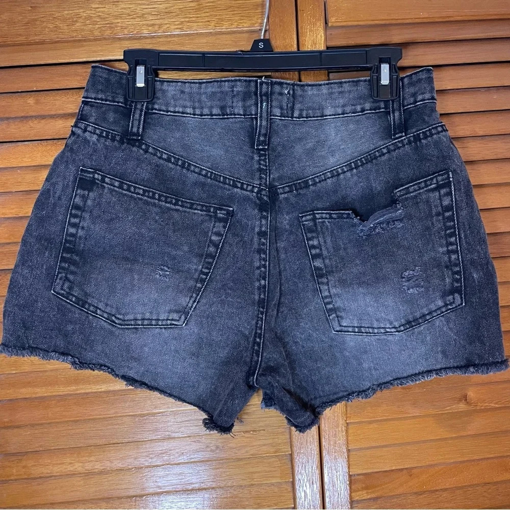 Refuge Festival Women’s Black Denim Ripped Jean Shorts Sz 5 - Picture 6 of 6